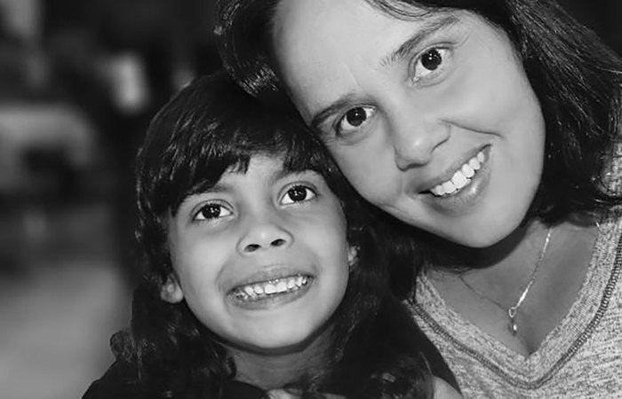 Little girl with auntie.